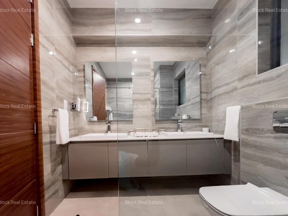 3 Bed Apartment with En Suite in Riverside - 4