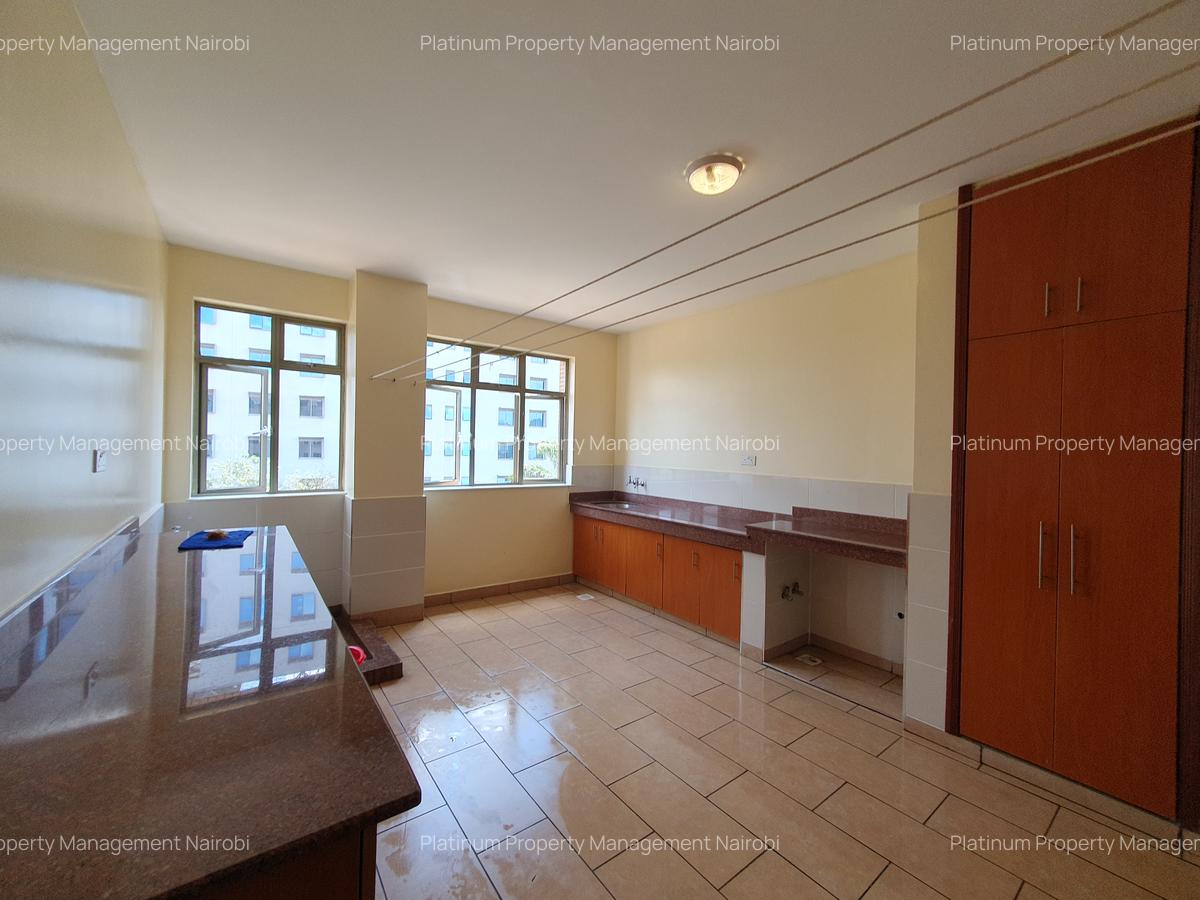 3 Bed Apartment with En Suite at 1St Parklands Avenue - 7