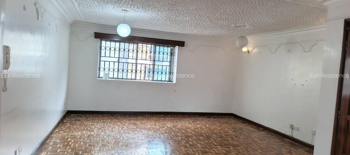 3 Bed Apartment with En Suite at Lantana Rd - 16