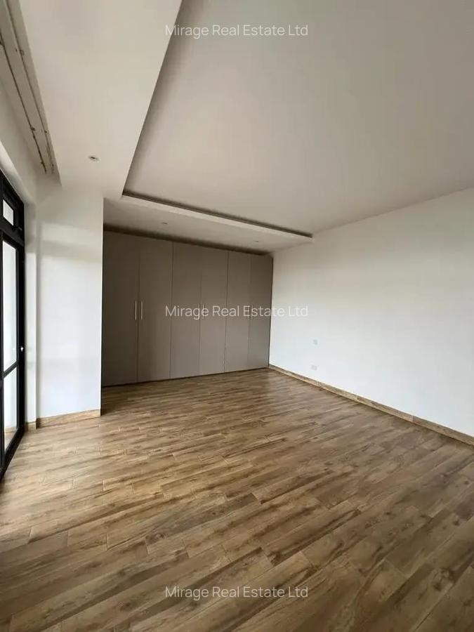 4 Bed Apartment with En Suite in Riverside - 9