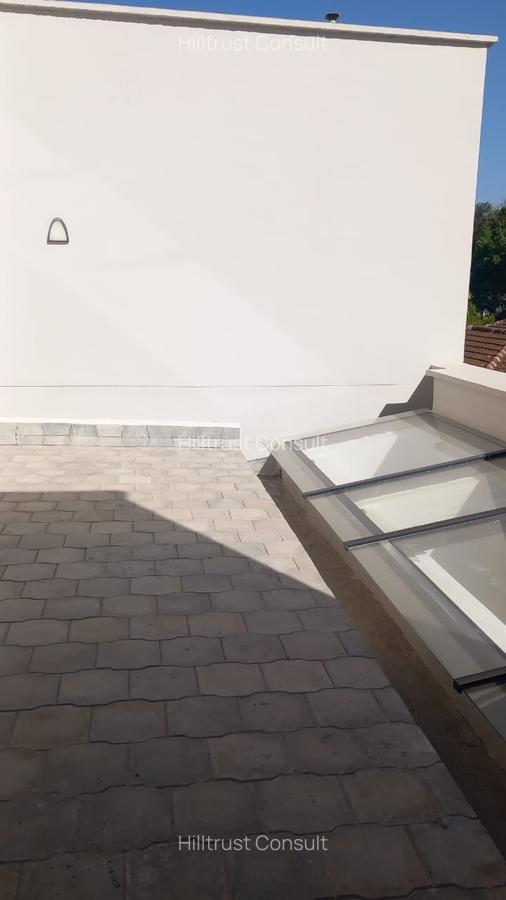 5 Bed Villa with En Suite in Westlands Area - 3