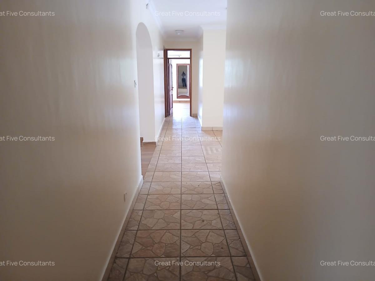 4 Bed Villa with En Suite in Rosslyn - 12