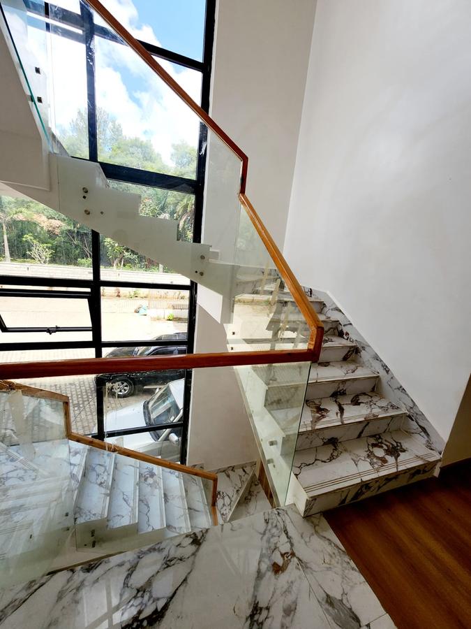 5 Bed House with En Suite at Lavington - 6