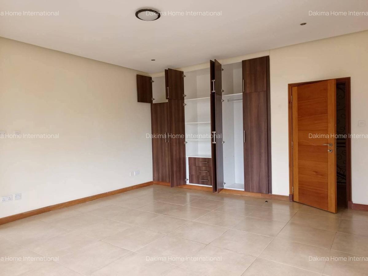 4 Bed Townhouse with En Suite in Runda - 6