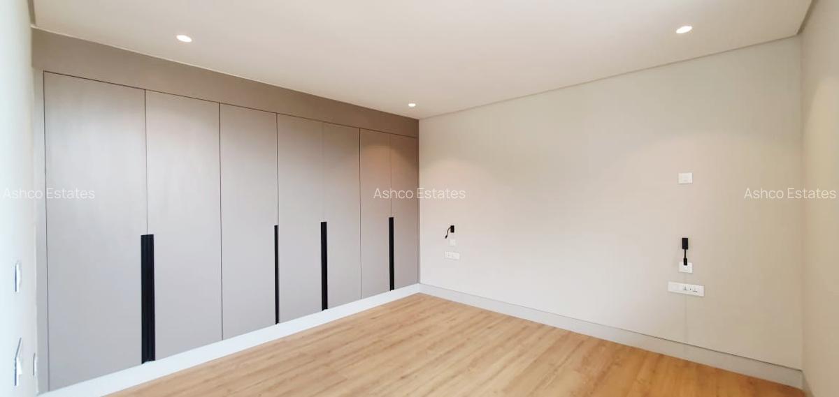 5 Bed Villa with En Suite in Westlands Area - 15