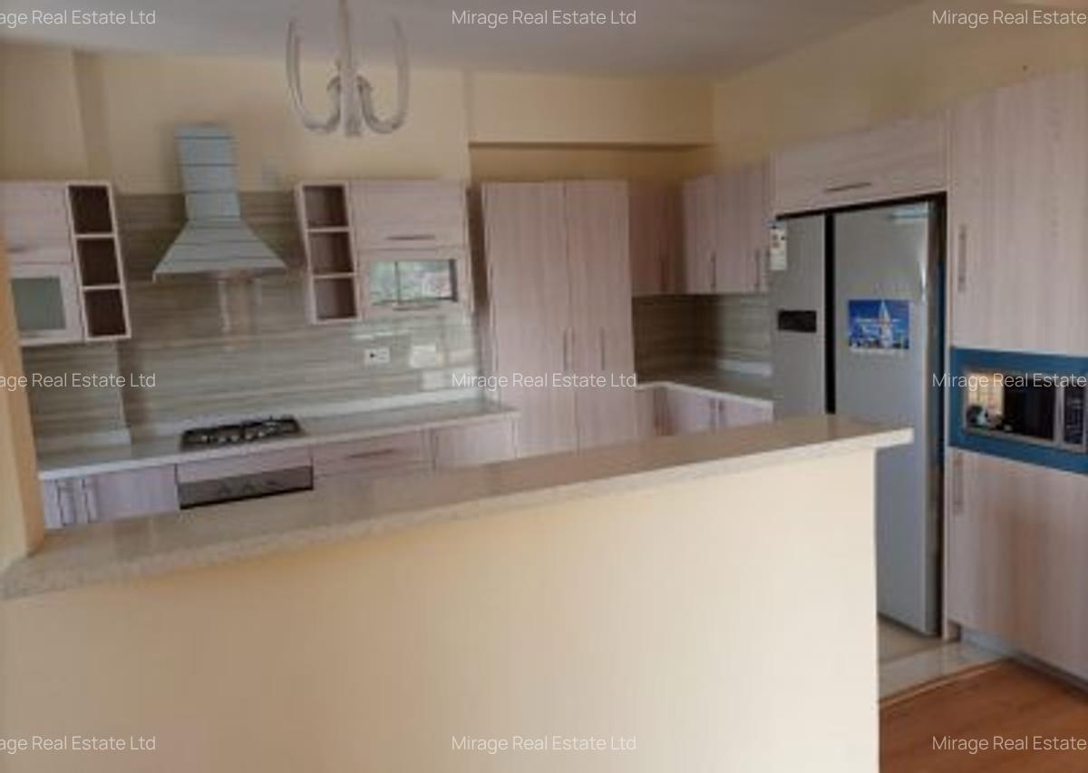 4 Bed Apartment with En Suite in Brookside - 9