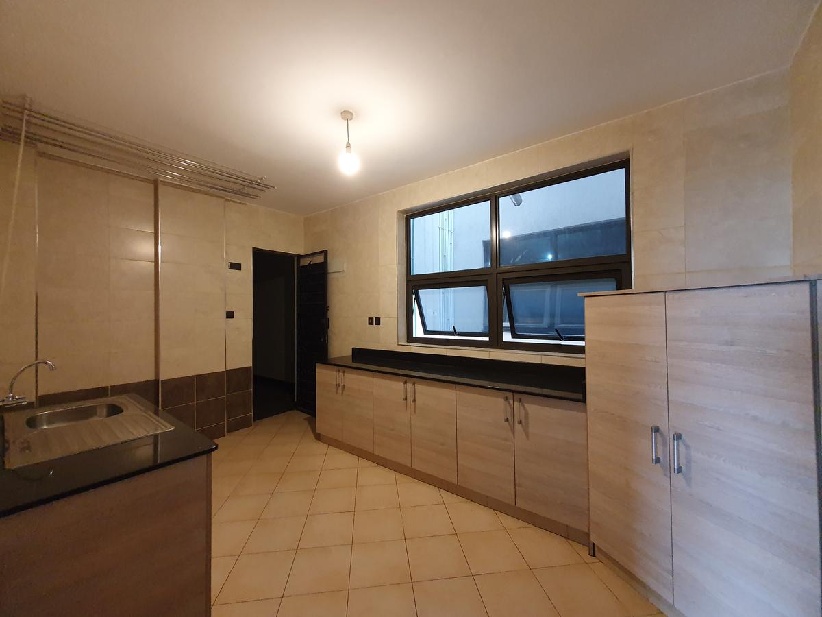 4 Bed Apartment with En Suite in General Mathenge - 19