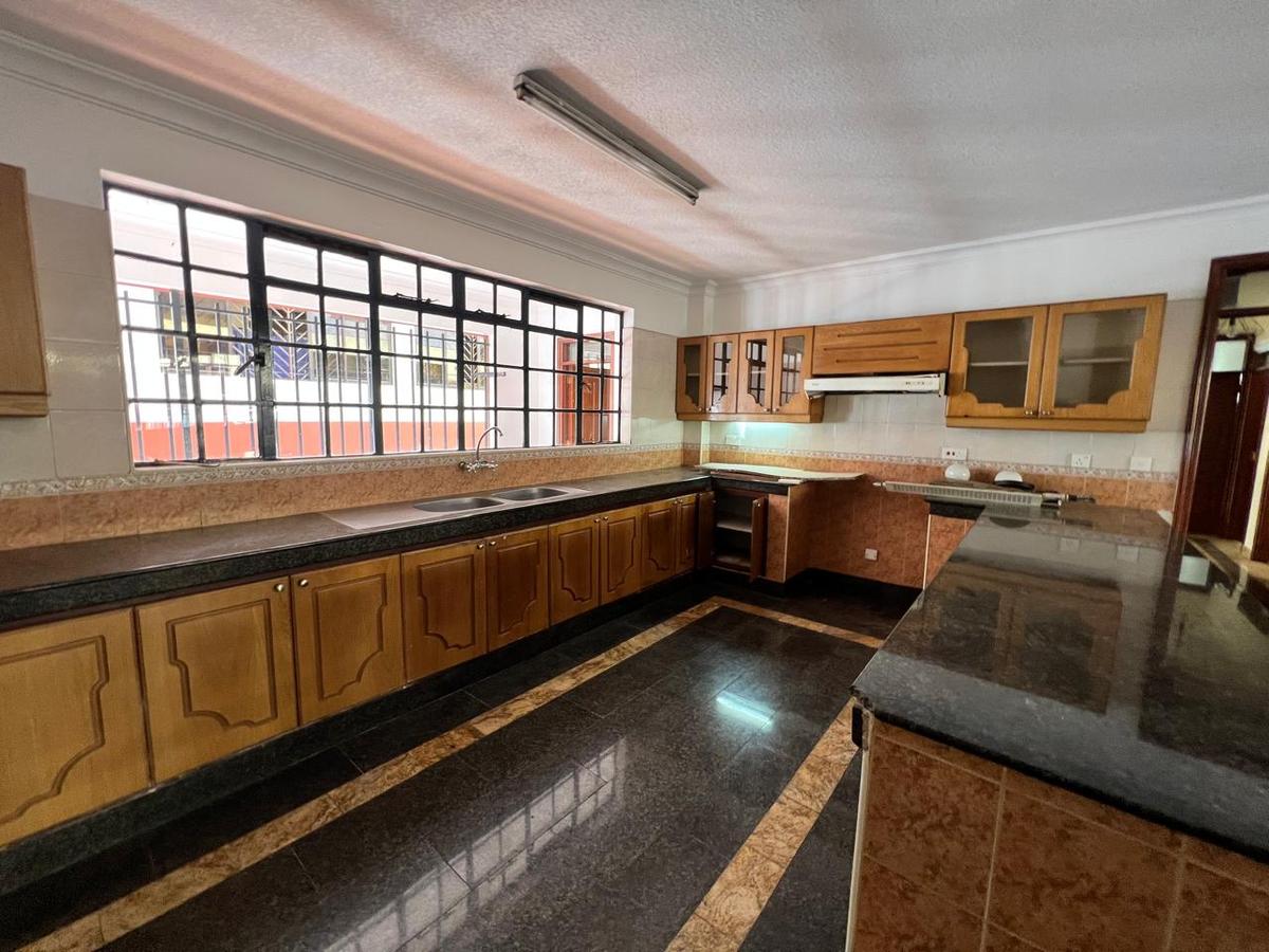 3 Bed Apartment with En Suite in Lavington - 10