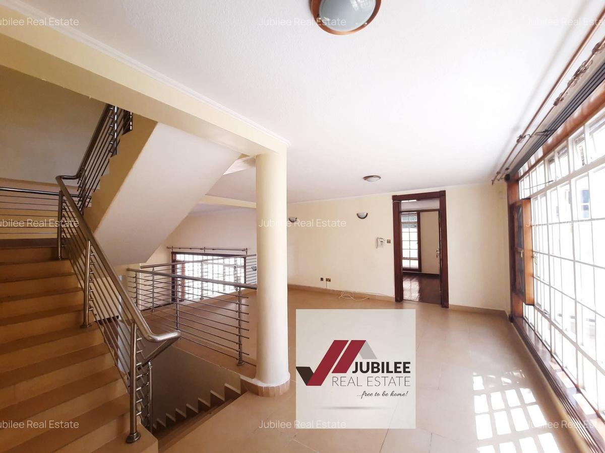 4 Bed Villa in Westlands Area - 8