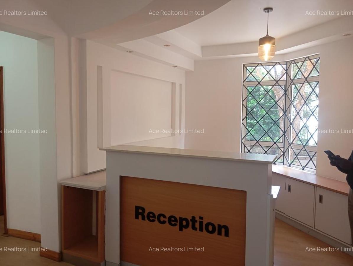 4,000 ft² Office with Service Charge Included at Riverside Drive - 2