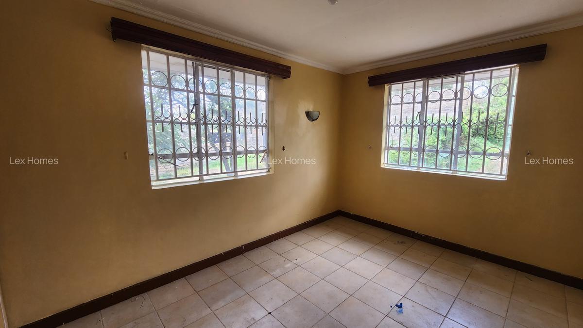 4 Bed House with En Suite at Rimpa Road - 12