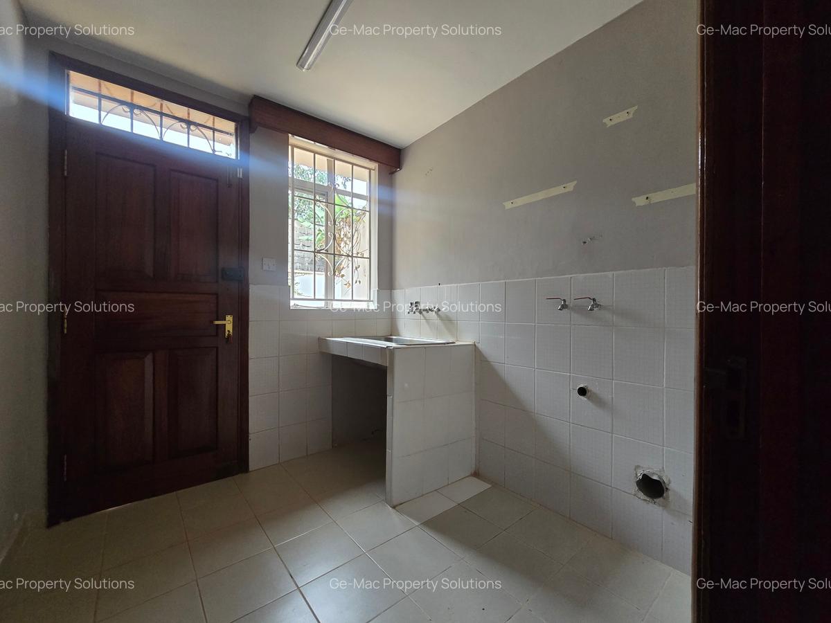 4 Bed House with En Suite in Runda - 3