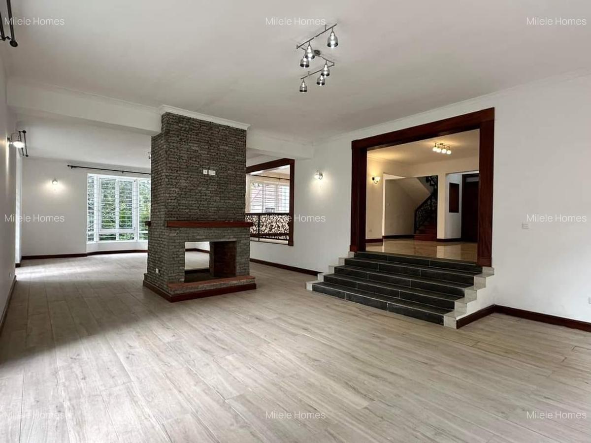 5 Bed Villa with En Suite at Lonetree - 7