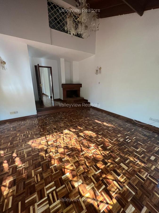 4 Bed Townhouse with En Suite at Lavington - 17