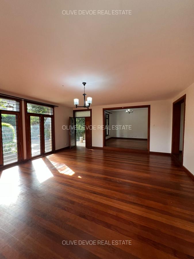 5 Bed Townhouse with En Suite in Lavington - 2