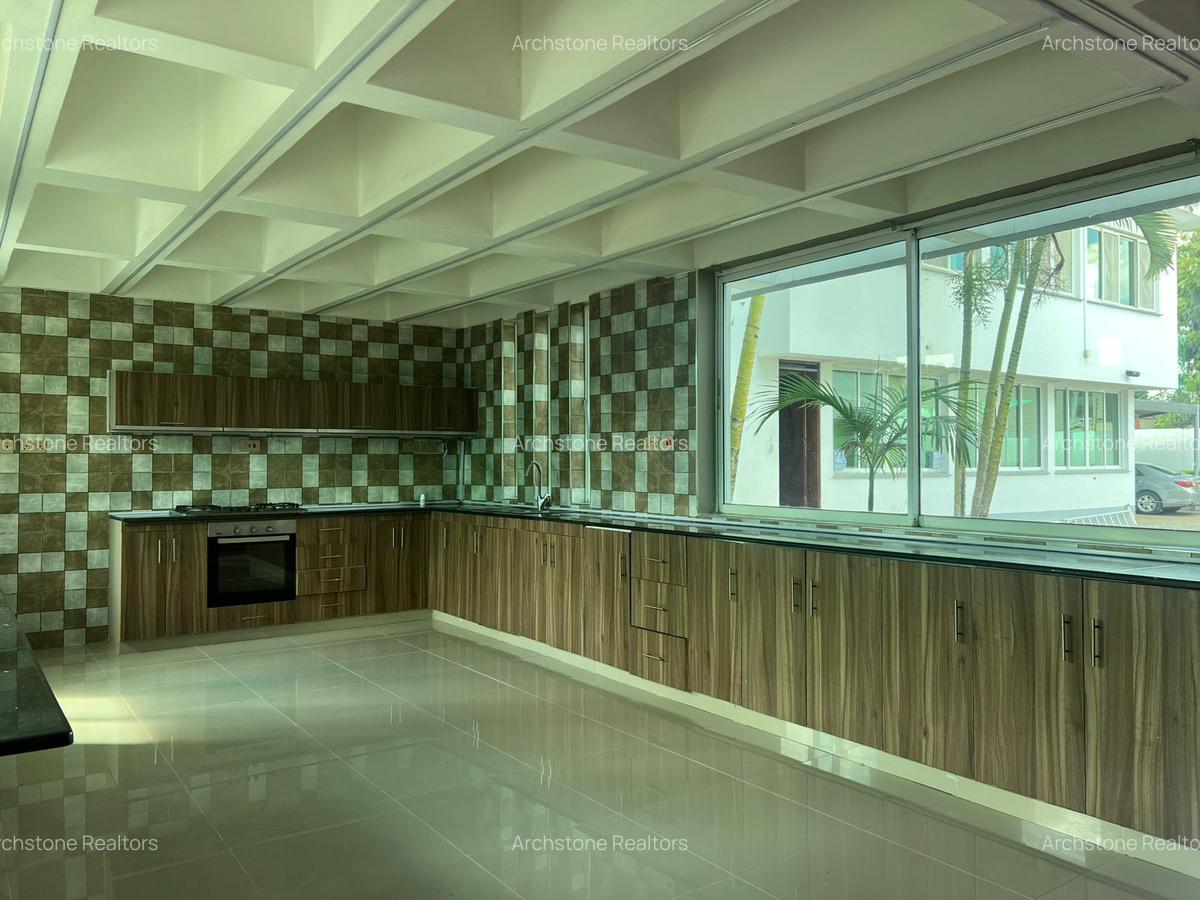 8 Bed House with En Suite in Gigiri - 3