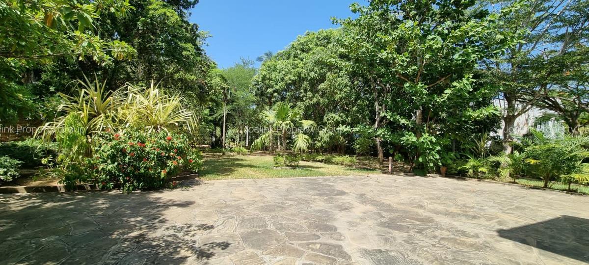 Serviced 4 Bed Apartment with En Suite in Nyali Area - 6