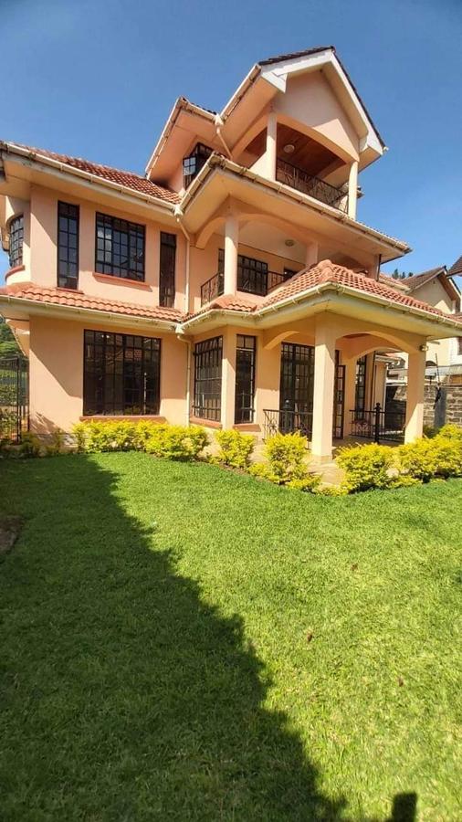 5 Bed Townhouse with En Suite at Lavington - 1