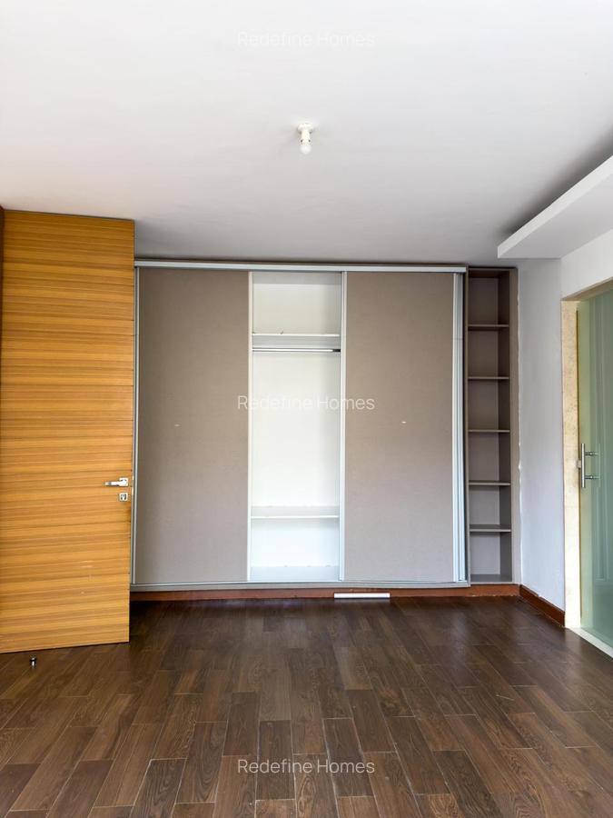 3 Bed Apartment with En Suite in Parklands - 7
