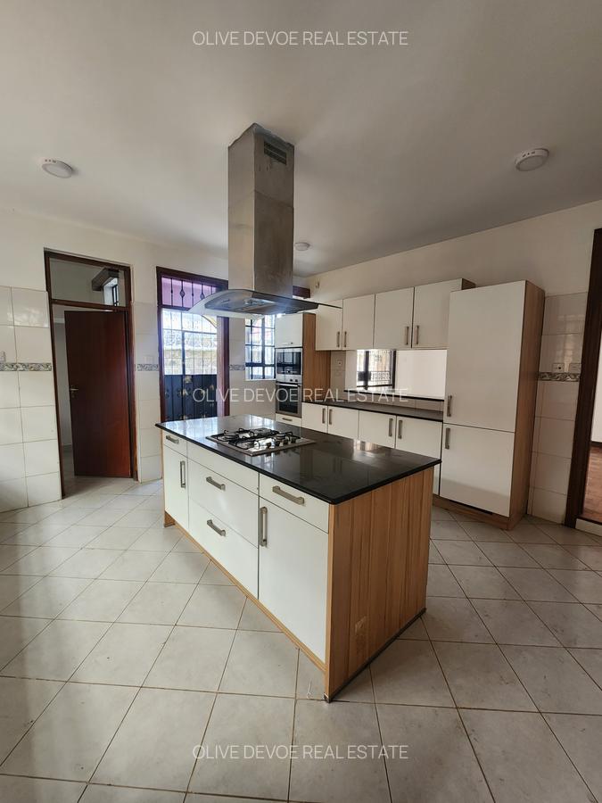 5 Bed Townhouse with En Suite in Kileleshwa - 16