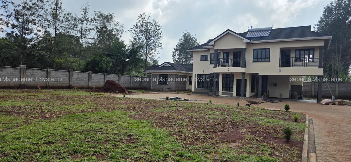 5 Bed House with En Suite at - 14