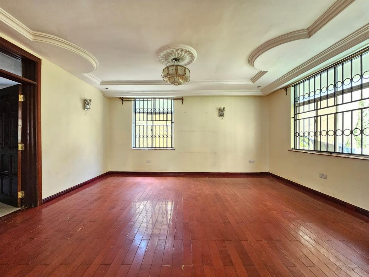 5 Bed House with En Suite in Lavington - 18