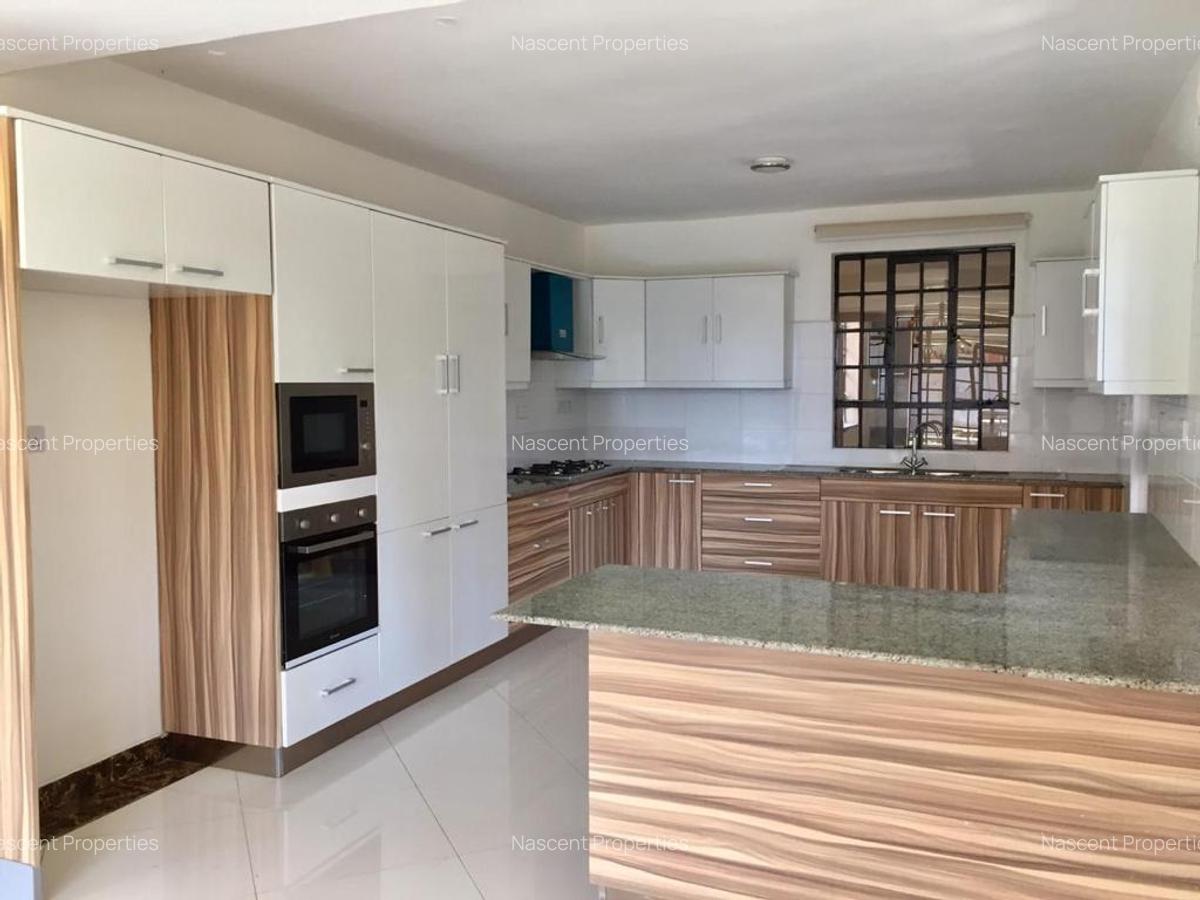 5 Bed Townhouse with En Suite in Kitisuru - 17