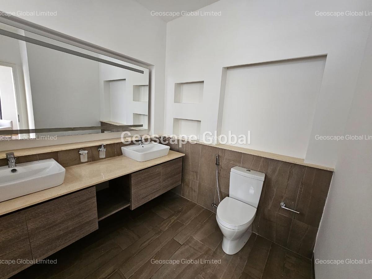 4 Bed Apartment with En Suite in Riverside - 4
