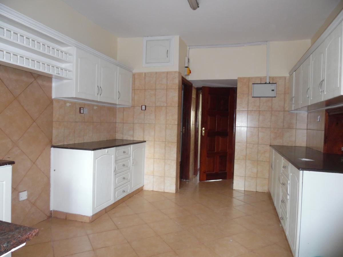 4 Bed Townhouse with En Suite at Lavington - 9