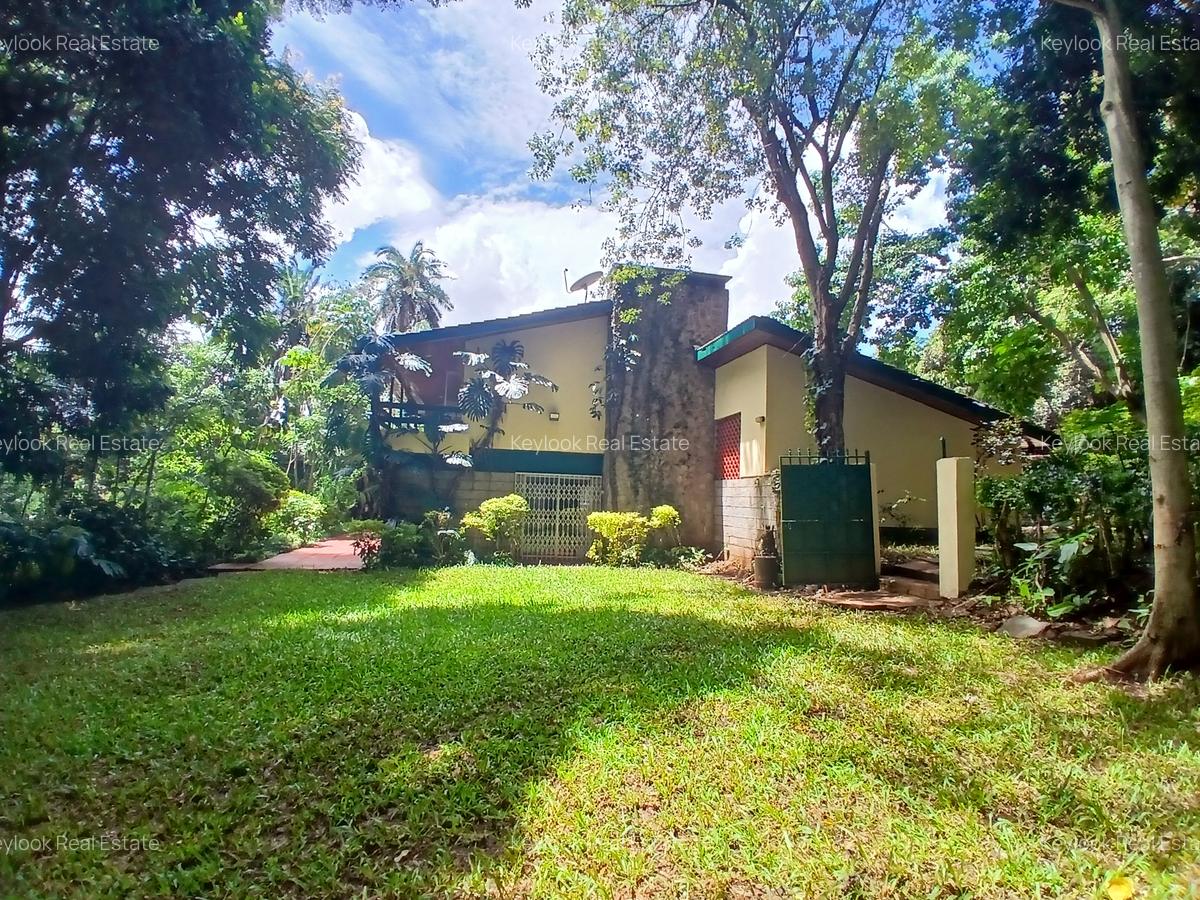 5 Bed House with En Suite at Lavington - 3