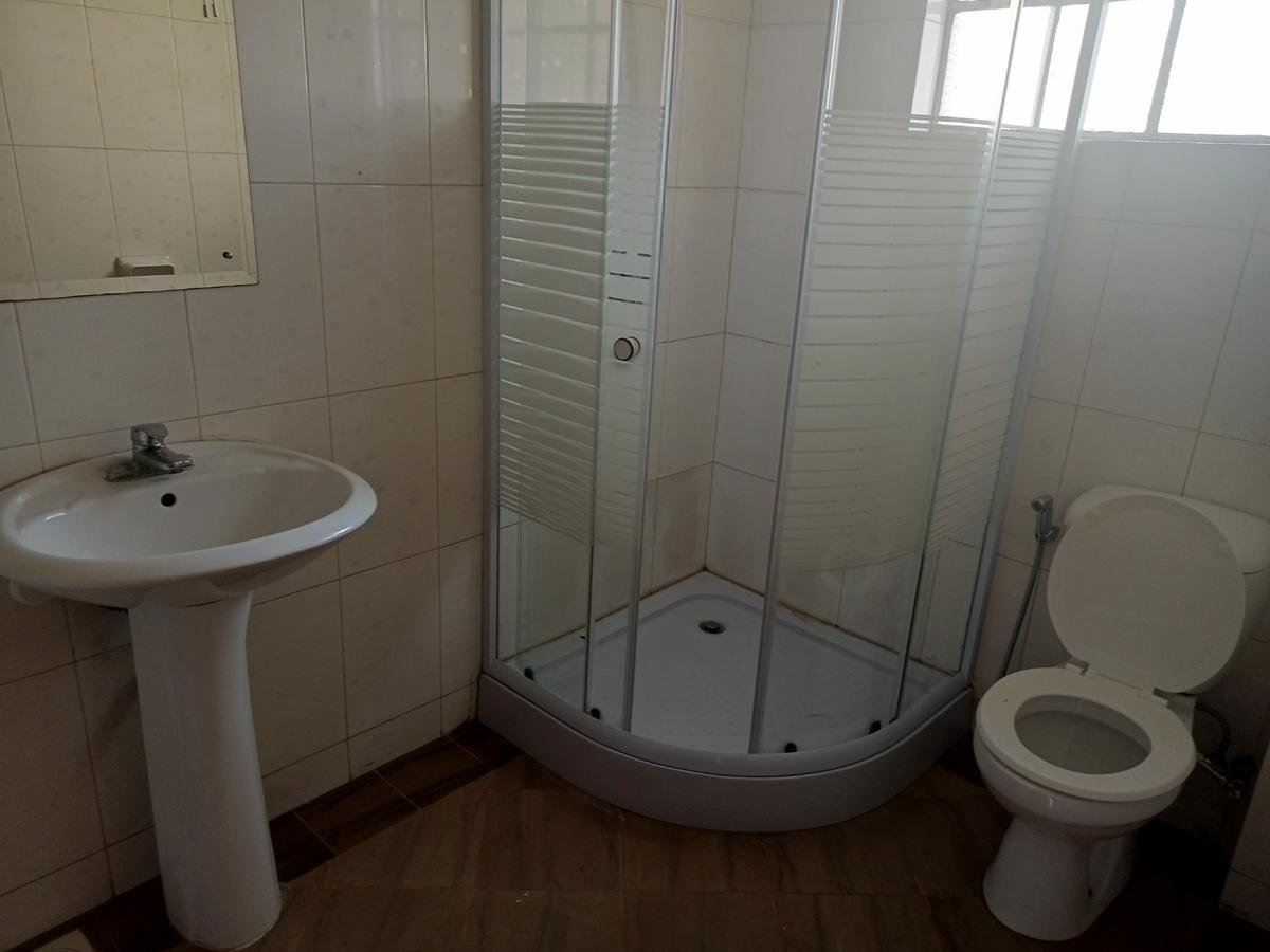 Serviced 3 Bed Apartment with En Suite at Dennis Pritt - 9