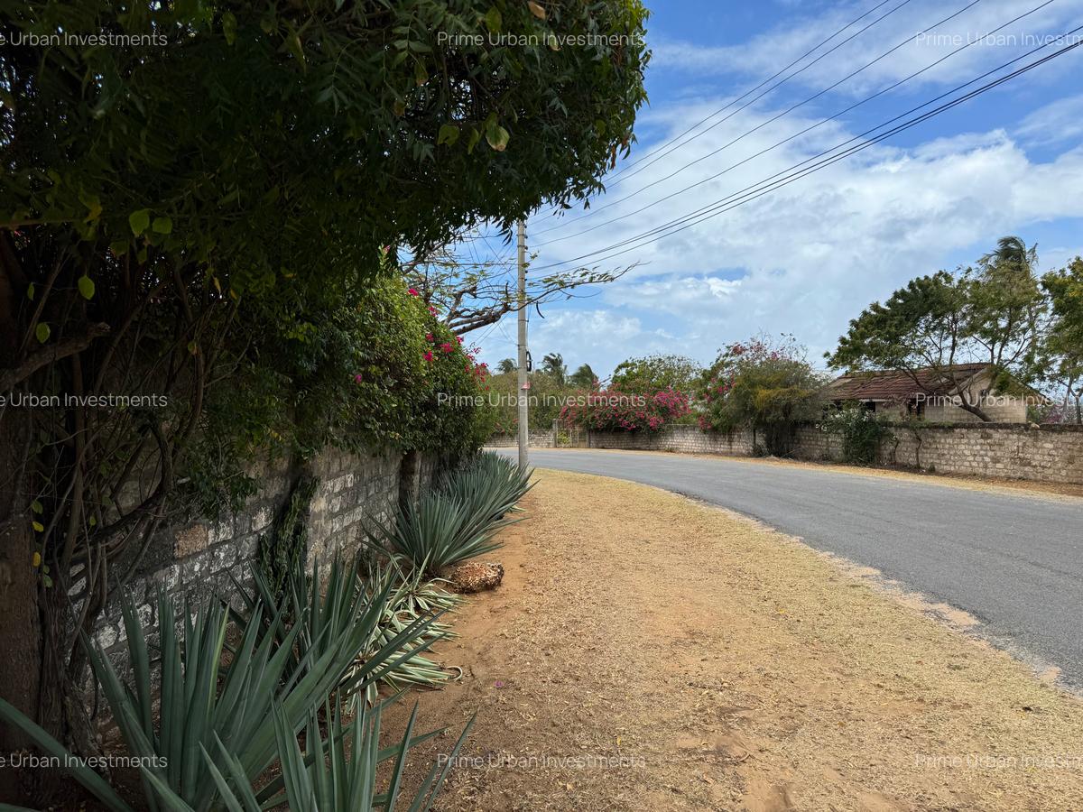 4 Bed Villa with En Suite in Bofa - 9