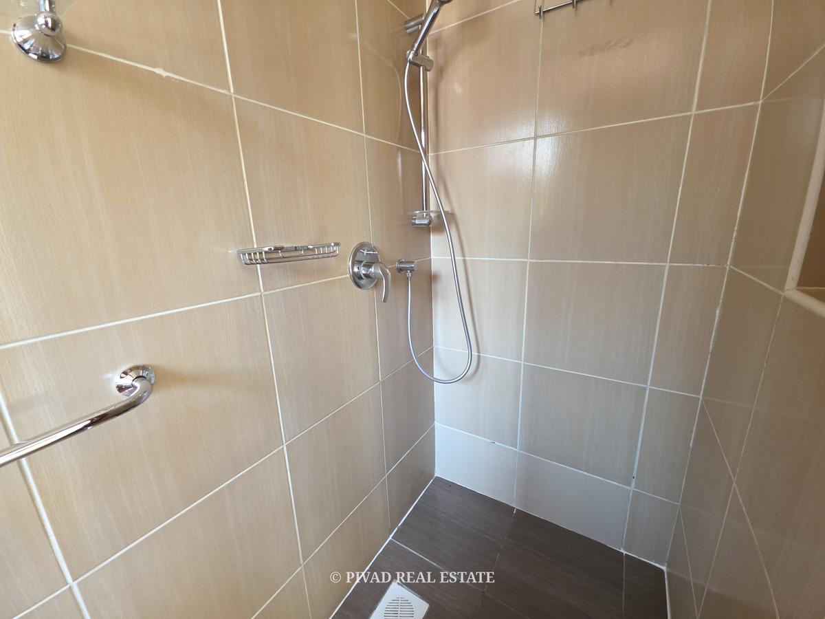 5 Bed House with Swimming Pool in Runda - 10