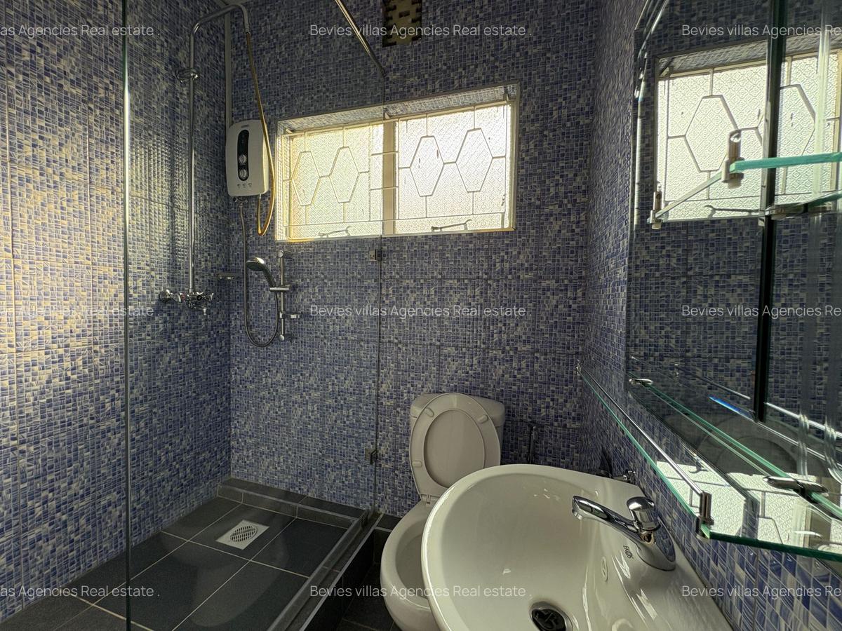 5 Bed Townhouse with En Suite at Riverside Drive - 7