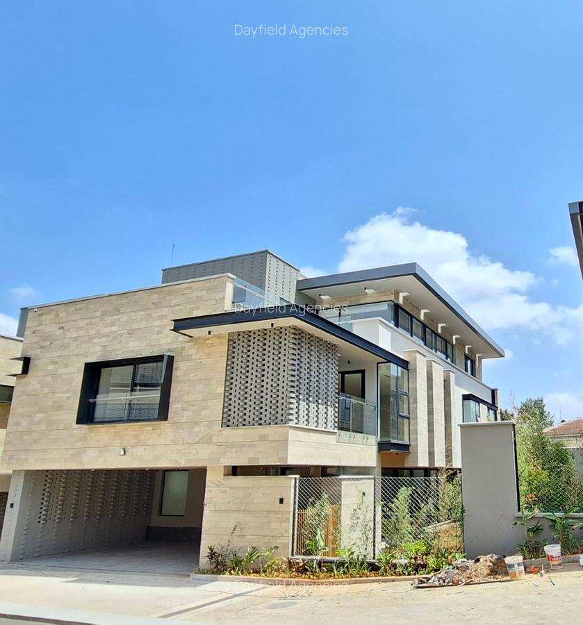 5 Bed House with En Suite at Off Grevillea Grove - 1