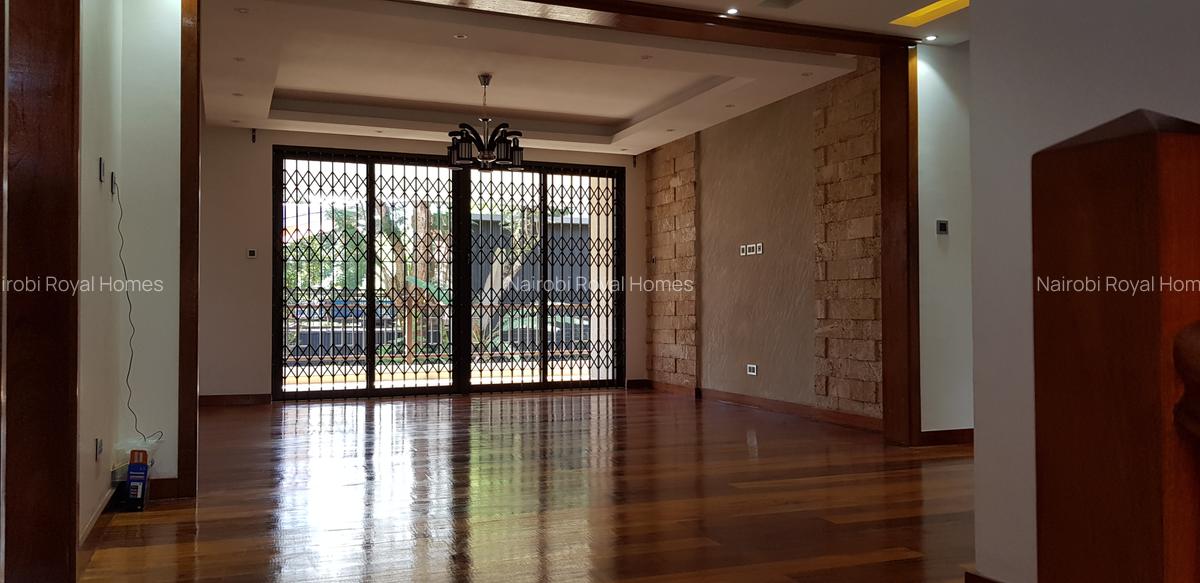 6 Bed Townhouse with En Suite at Lavington Green - 5