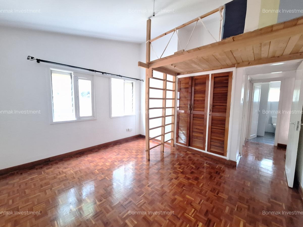 4 Bed House with En Suite at Hill View Close - 19