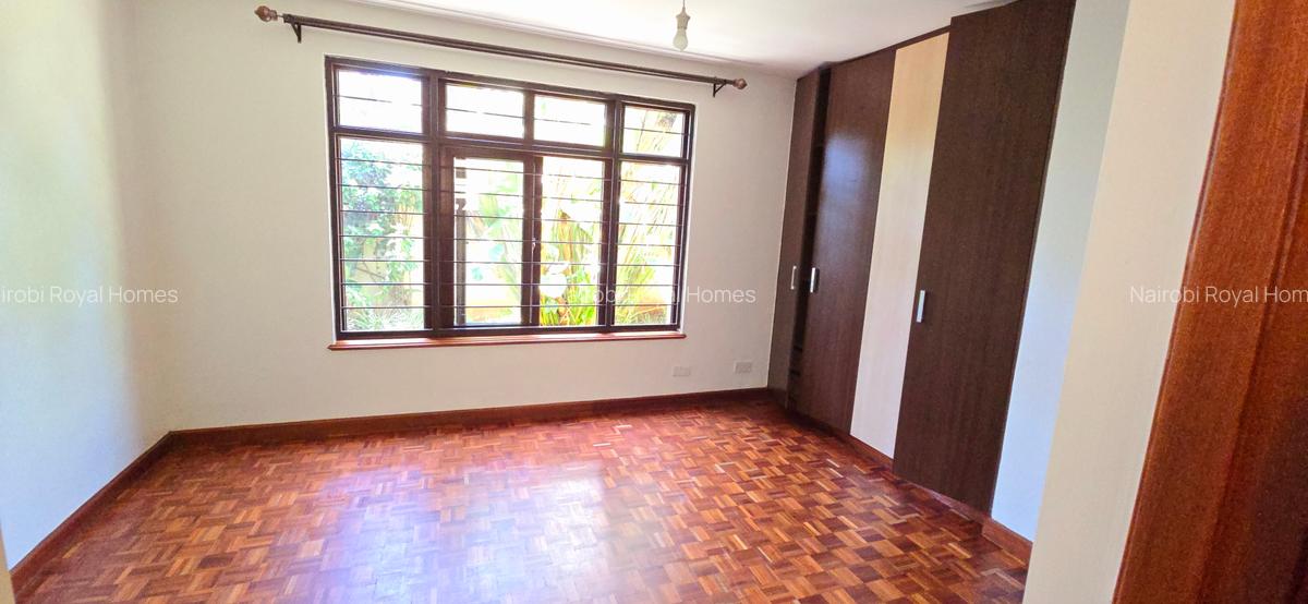 5 Bed Townhouse with En Suite at Lavington Green - 15