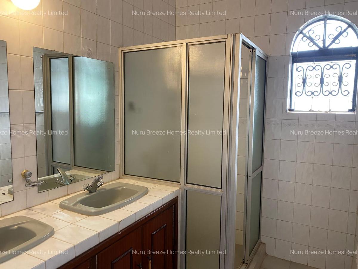 5 Bed Townhouse with En Suite in Nyari - 14