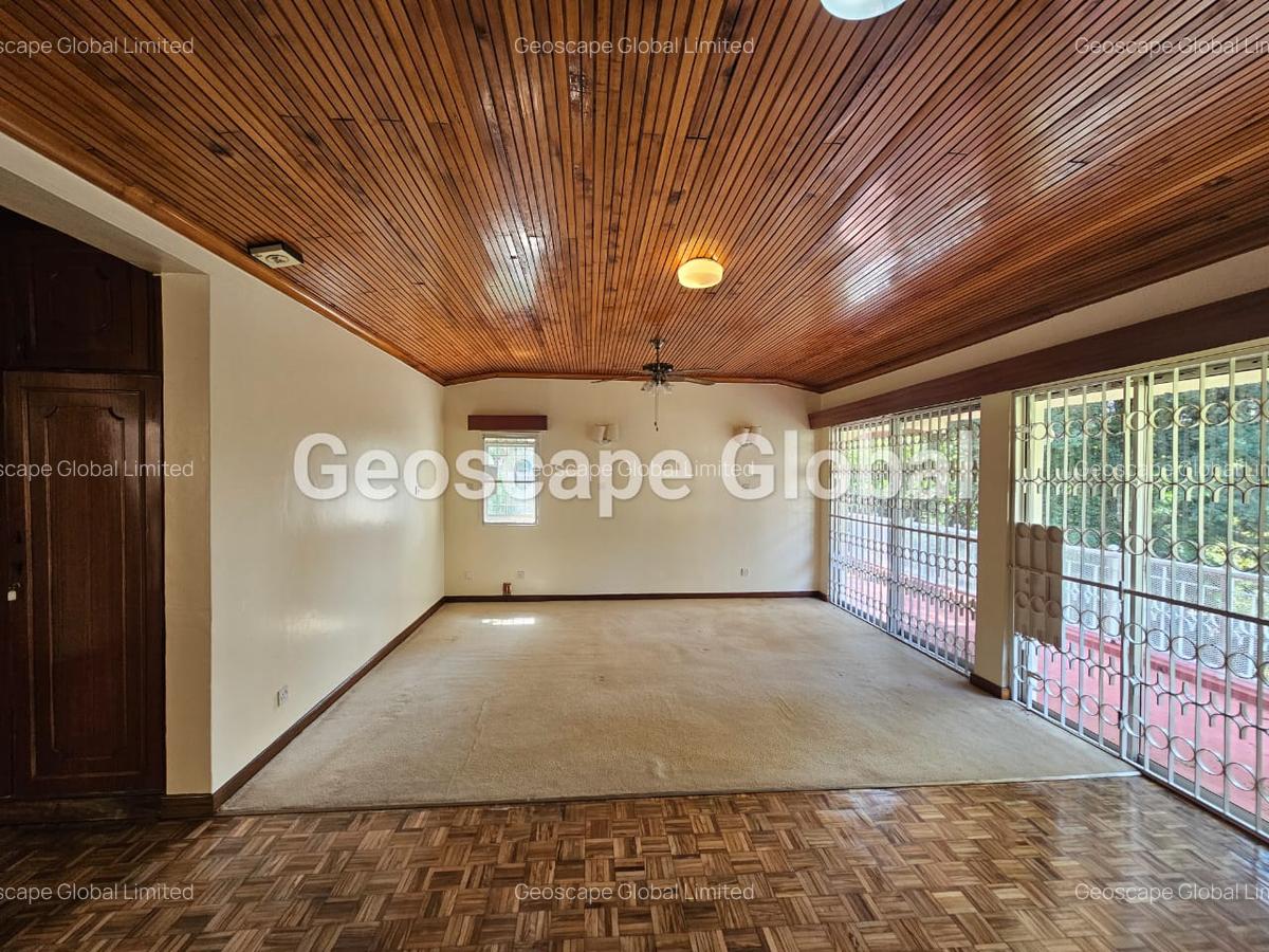 5 Bed House with En Suite in Nyari - 2