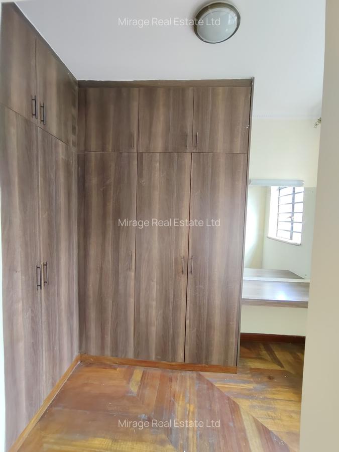 5 Bed Townhouse with En Suite in Lavington - 15