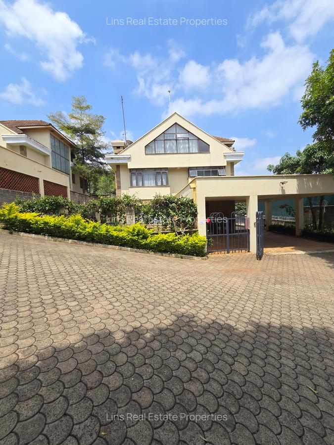 5 Bed Townhouse with En Suite in Lavington - 2
