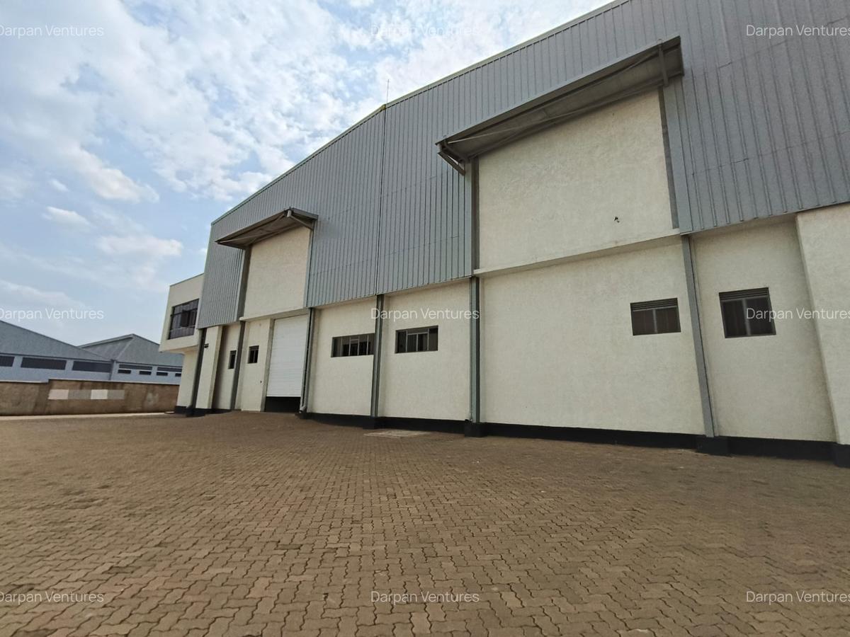 7,500 ft² Warehouse with Service Charge Included in Tatu City - 7