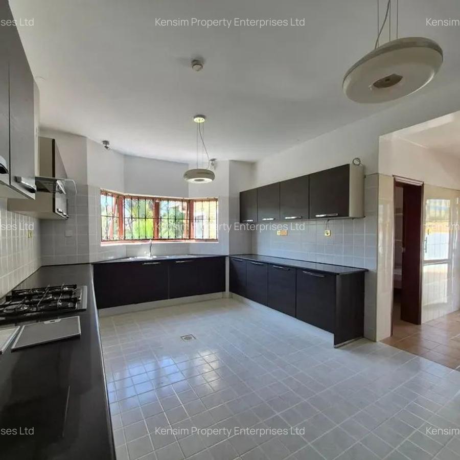 5 Bed Townhouse with En Suite in Runda - 3