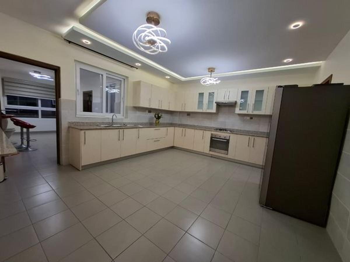 3 Bed Apartment with En Suite in Westlands Area - 4