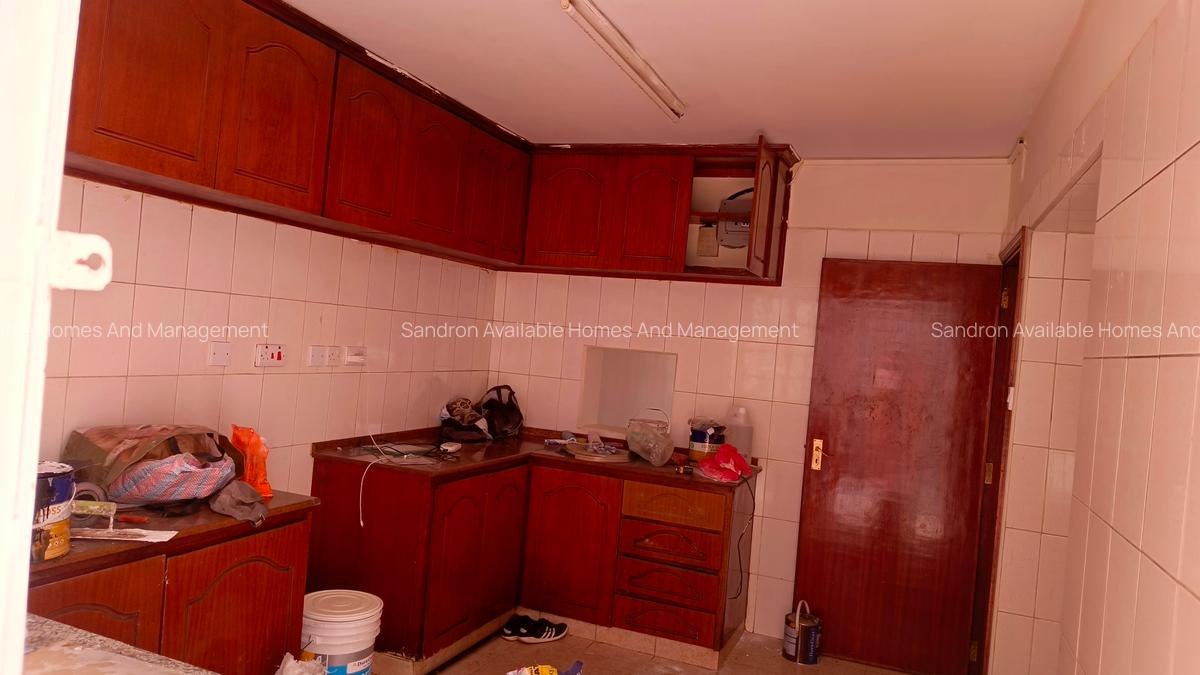 5 Bed Villa with En Suite in Brookside - 7