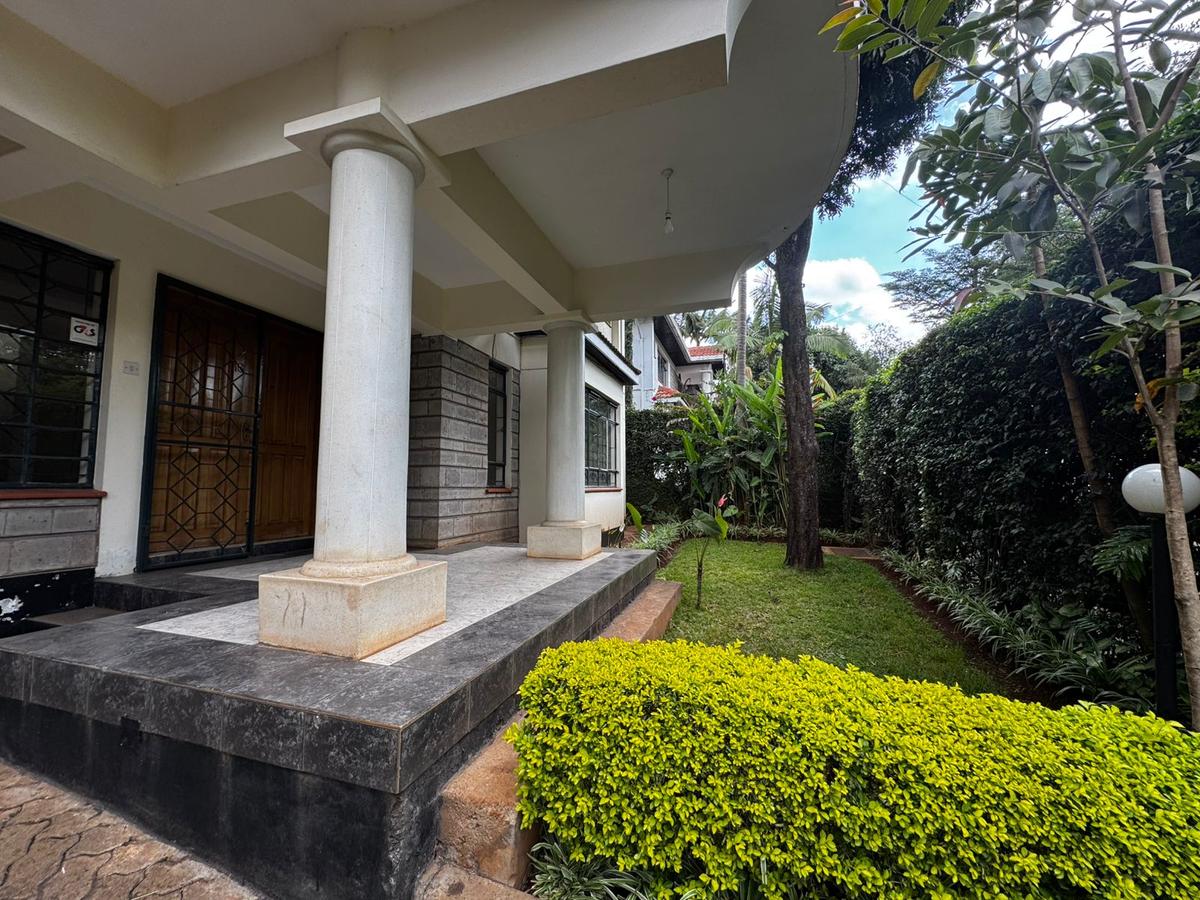 4 Bed Townhouse with En Suite in Brookside - 12