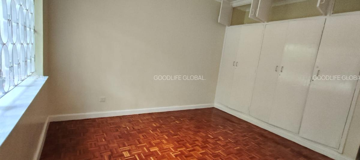 4 Bed House with En Suite at Rosslyn - 19