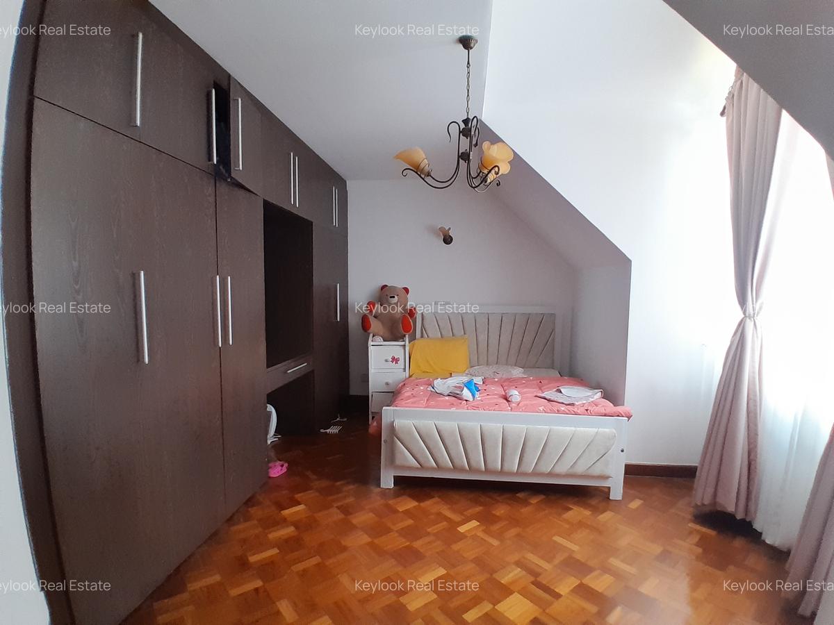 4 Bed Townhouse with En Suite at Lavington - 15