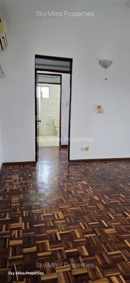 7 Bed Villa with En Suite at Serena Area - 16